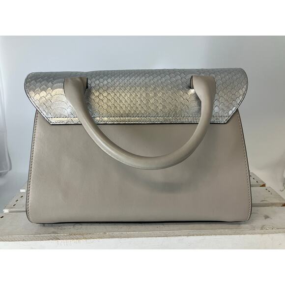 ANTONIO MELANI SILVER AND TAUPE LARGE ANIMAL PRINT HANDBAG - Picture 4 of 16